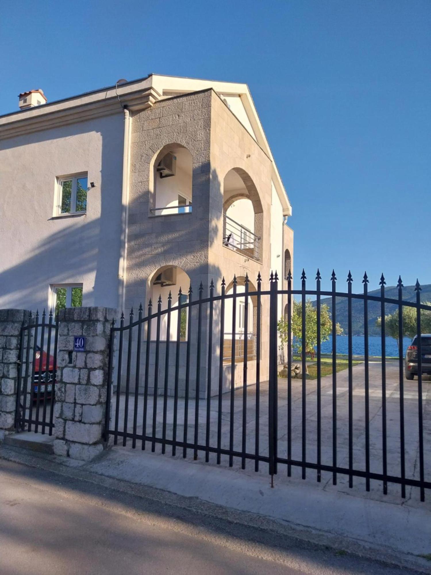 Apartments Villa Danilovic แฮร์เซ็ก-โนวี ภายนอก รูปภาพ