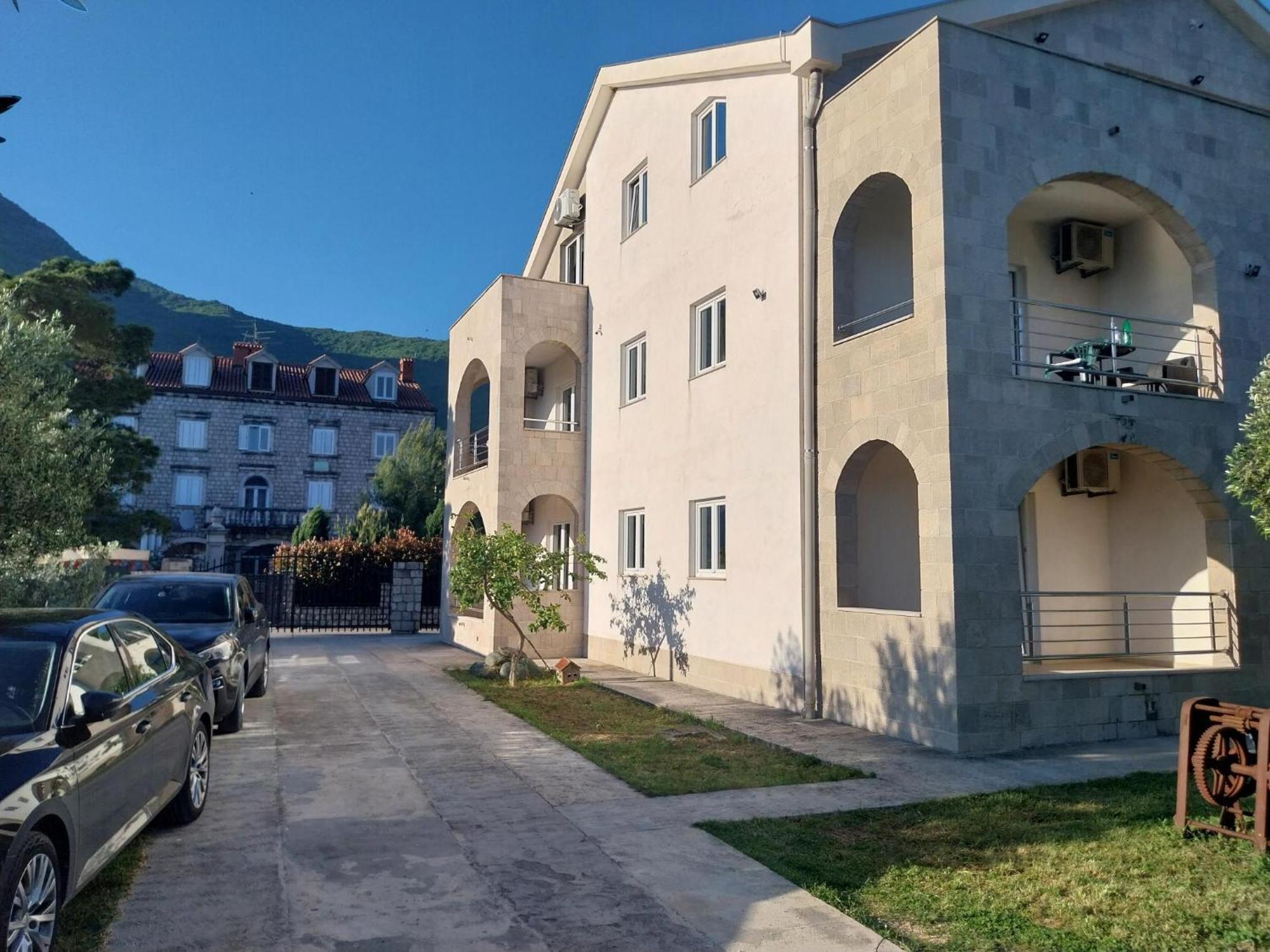 Apartments Villa Danilovic แฮร์เซ็ก-โนวี ภายนอก รูปภาพ